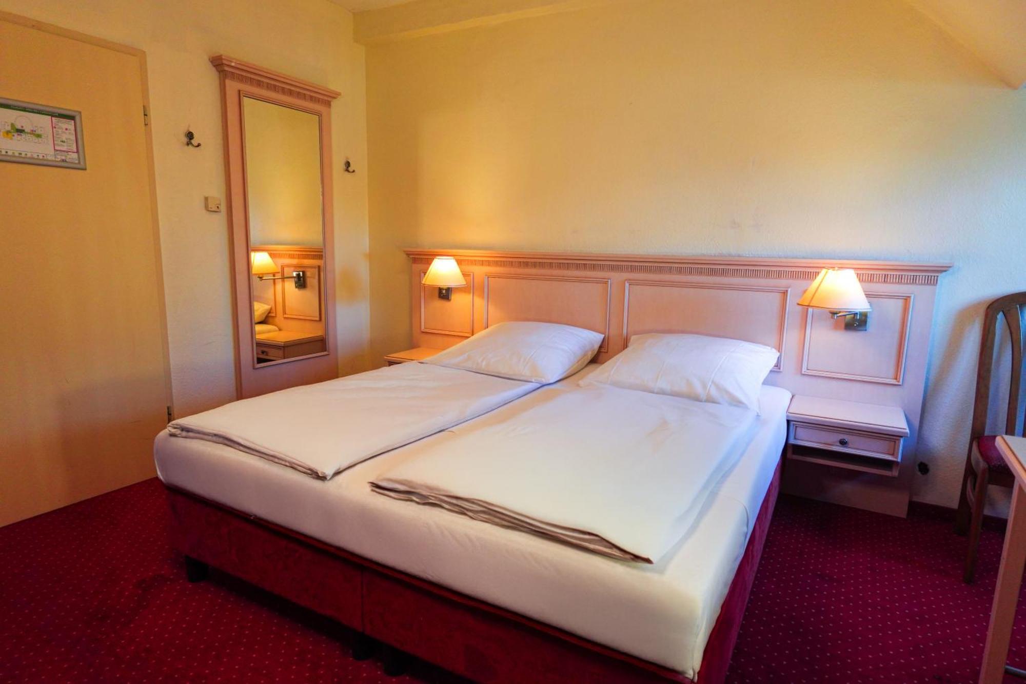 Hotel Casino Im Park คัมพ์ลินท์ฟอร์ท ภายนอก รูปภาพ
